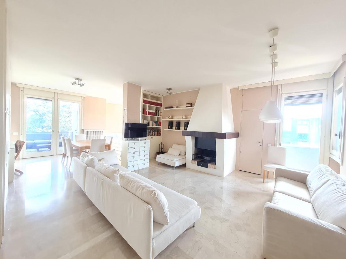 Ottoboni Charme Apartment With Terrace Milan Bagian luar foto
