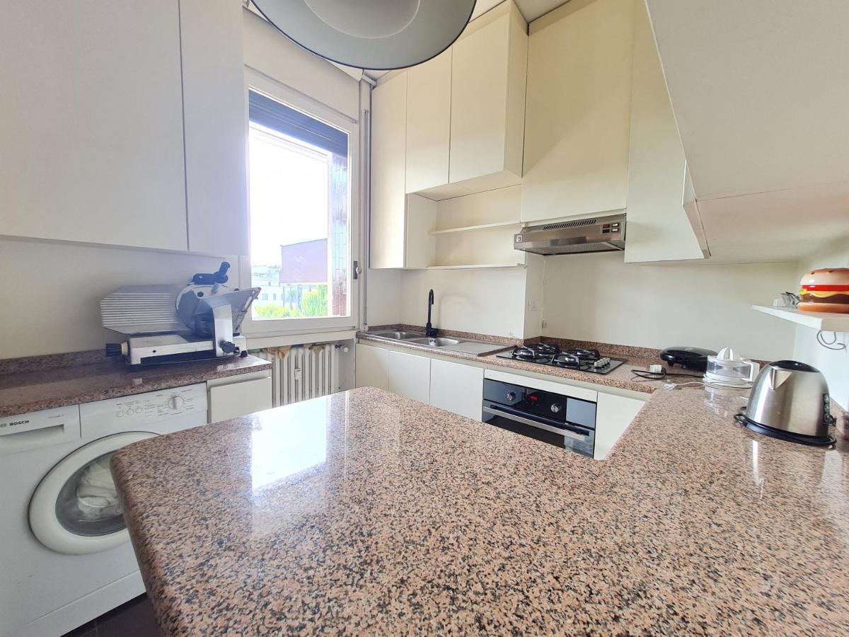 Ottoboni Charme Apartment With Terrace Milan Bagian luar foto