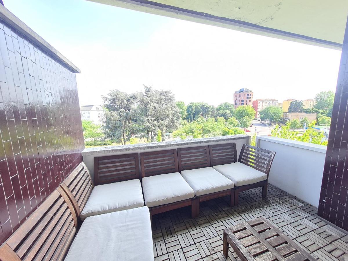 Ottoboni Charme Apartment With Terrace Milan Bagian luar foto
